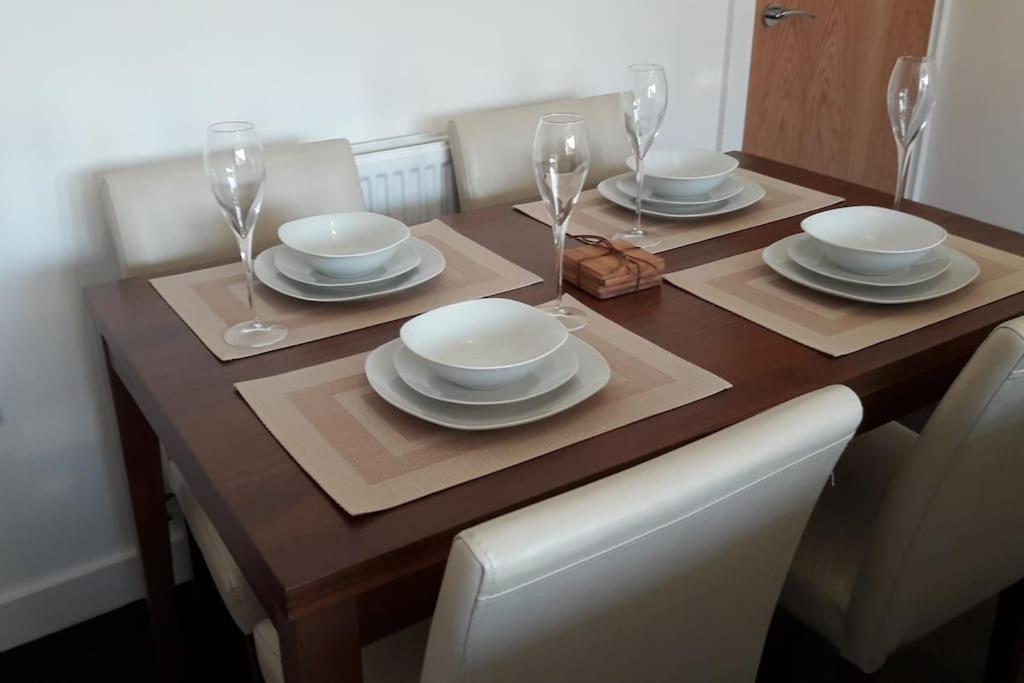 Modern Apartment With Stunning Sea View ويستون سوبر مير المظهر الخارجي الصورة